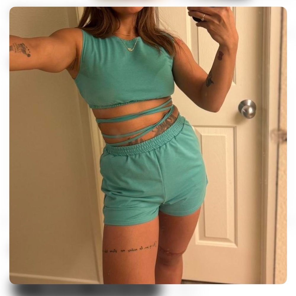 Women's strappy set!!